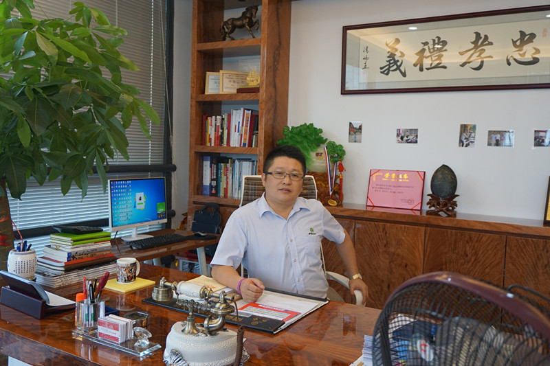 漆強(qiáng)化工家具漆廠家總經(jīng)理張文先生