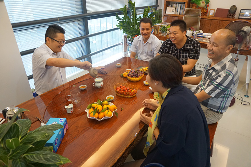 湖南商會(huì)家具協(xié)會(huì)會(huì)長(zhǎng)李祖成先生到訪(fǎng)漆強(qiáng)化工