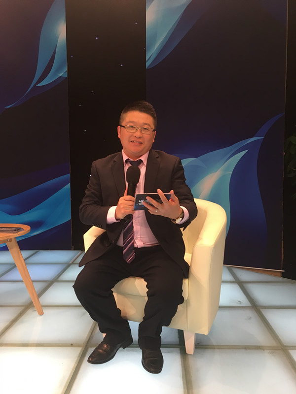 漆強(qiáng)化工總經(jīng)理張文在牛商論道直播現(xiàn)場